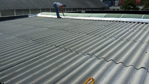 Serviço de reforma de telhado no Sesi Santos