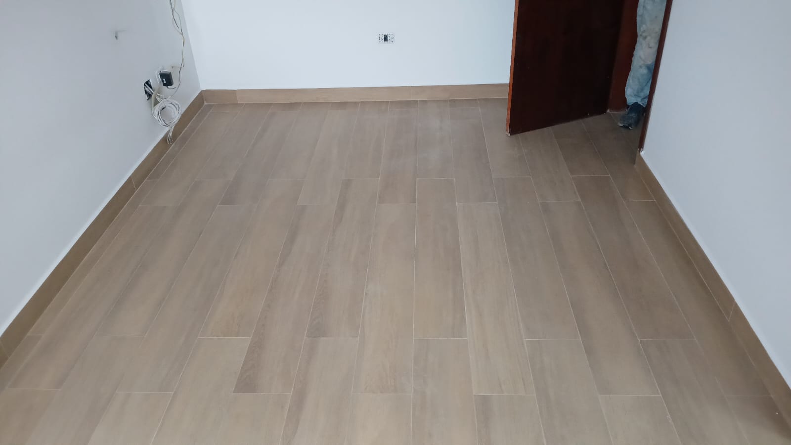 Instalação de piso régua porcelanato