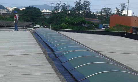 Serviço de reforma de telhado no SESI Santos