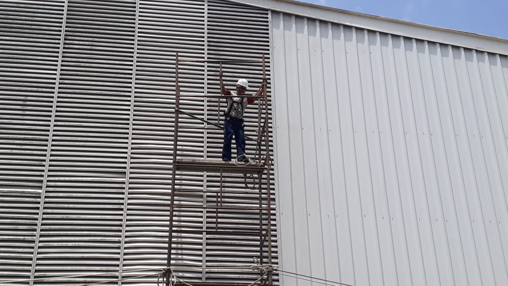 Limpeza e pintura fachada da unidade SESI Cubatão litoral SP